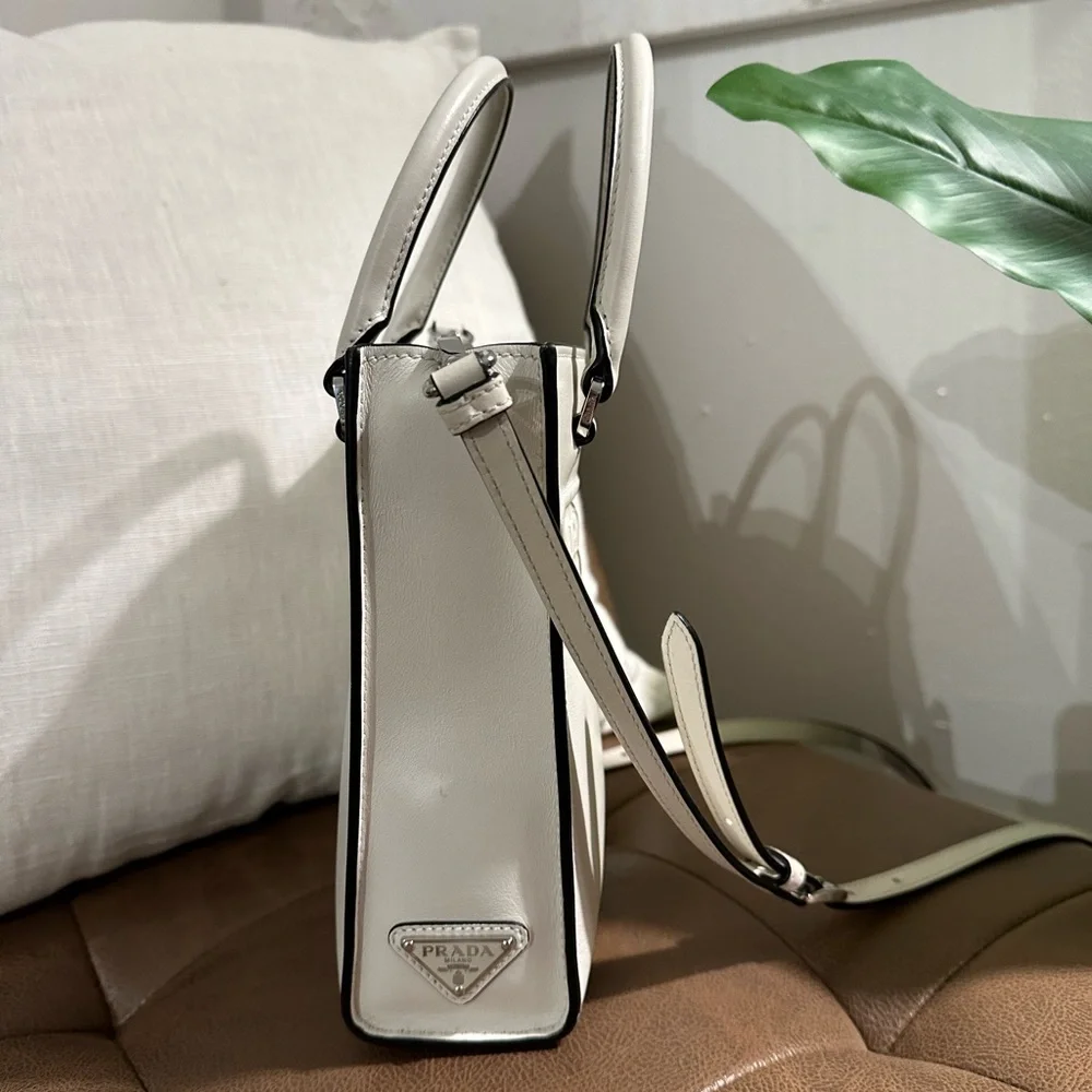 Prada white leather handbag authentic - Picture 2 of 10